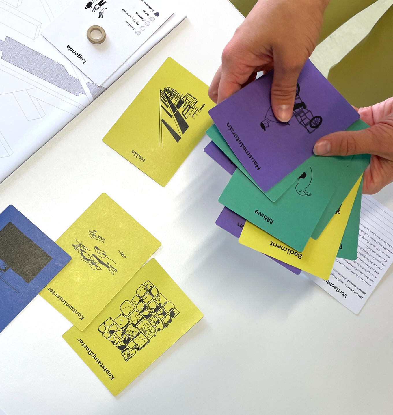 SPURENSUCHE IM OBERHAFENQUARTIER Kollaboratives Brettspiel